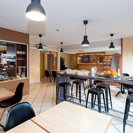 Hotel First Родез Екстериор снимка
